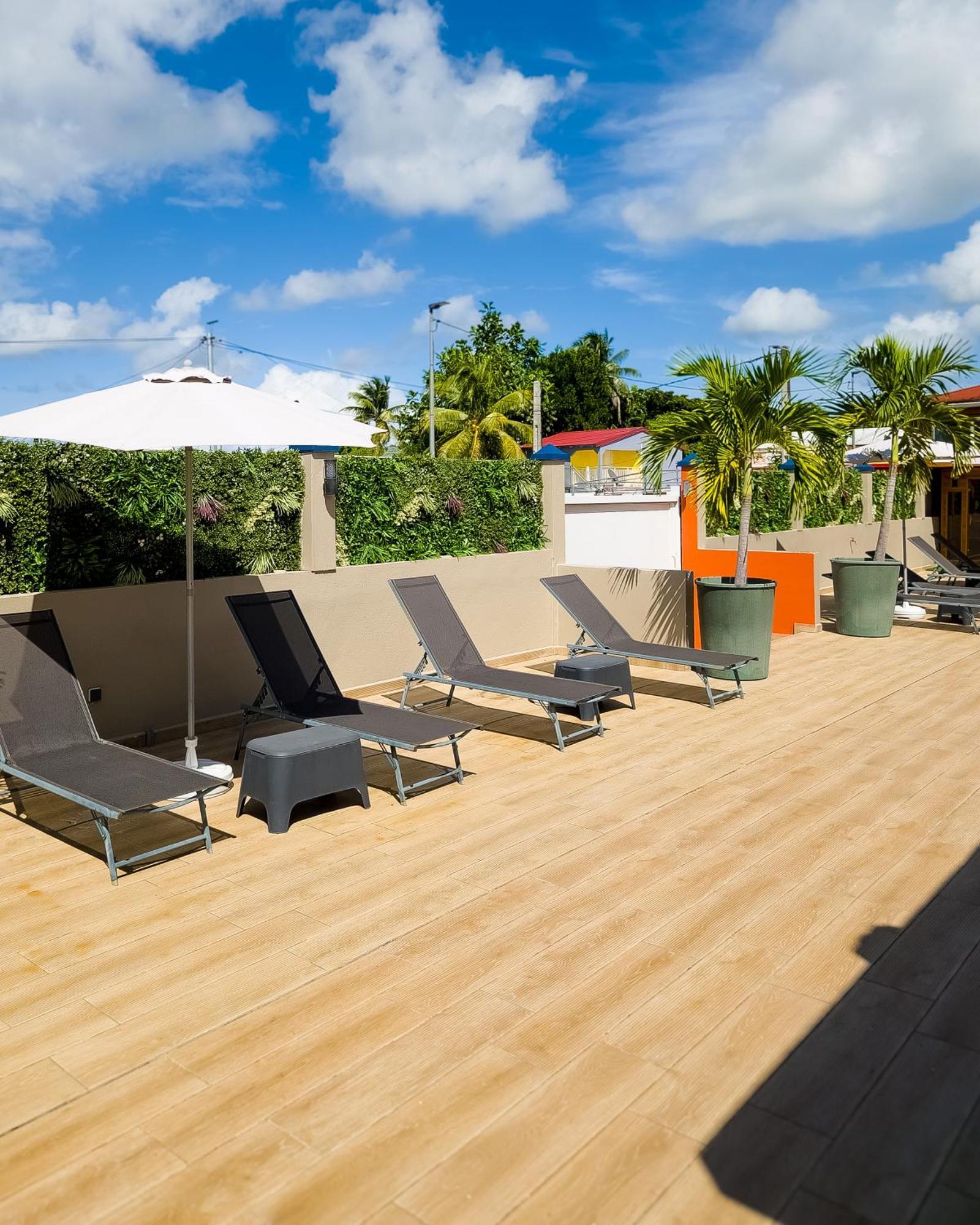 Evasion En Plein Coeur De La Ville T2 Jacuzzis Sauna Et Piscine Au Centre De Port Louis Bagian luar foto